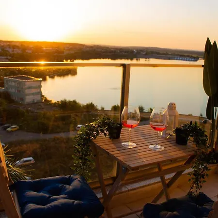 Cozy Special Lake View Apartment Bucharest